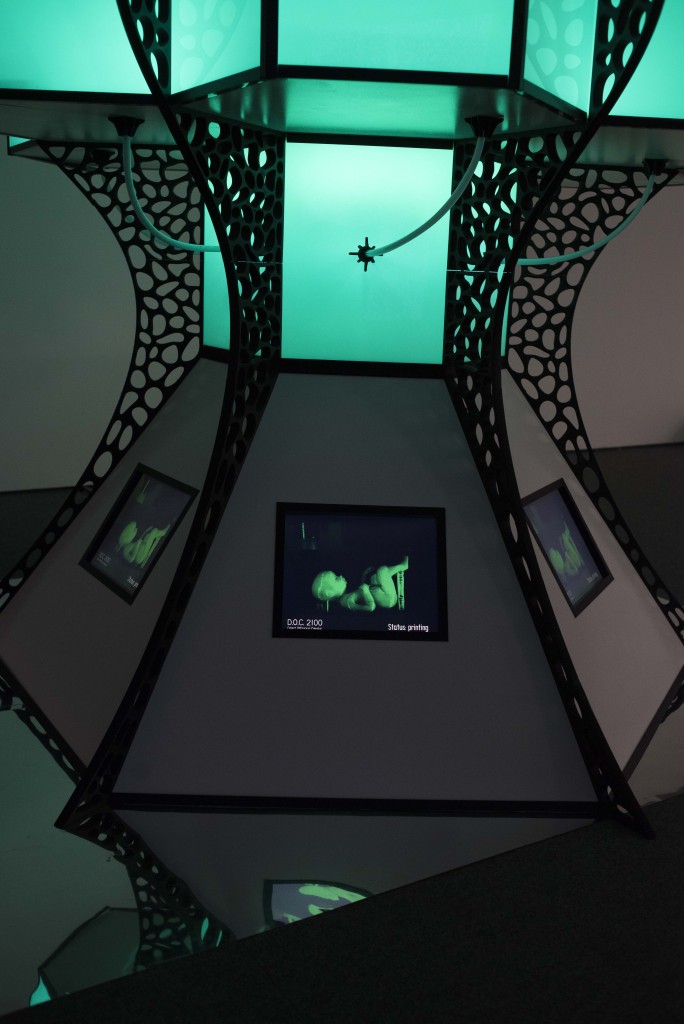 D.O.C.2100, nominierte Arbeit von Benjamin Hummitzsch und Robert Richter im Sonderausstellungsraum (Sci-Fi-Medienskultur, re.), Foto: Anna Tiessen